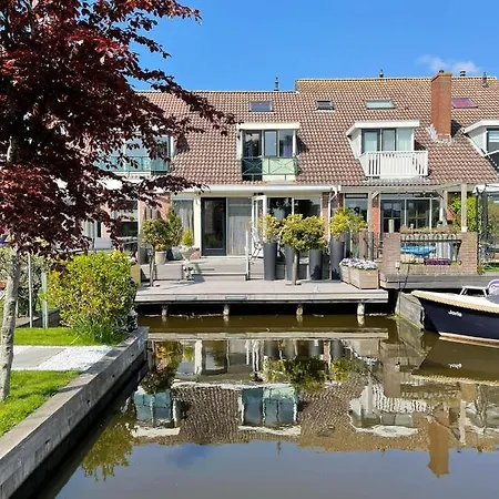 Bednboot Met Terras Aan Het Water Holiday home *