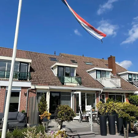 Bednboot Met Terras Aan Het Water Rijpwetering