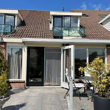 Bednboot Met Terras Aan Het Water בית נופש *
