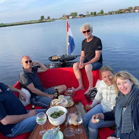 Bednboot Met Terras Aan Het Water Holiday home Rijpwetering
