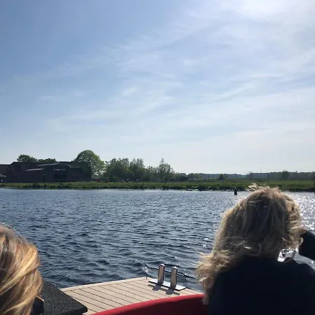 Bednboot Met Terras Aan Het Water *