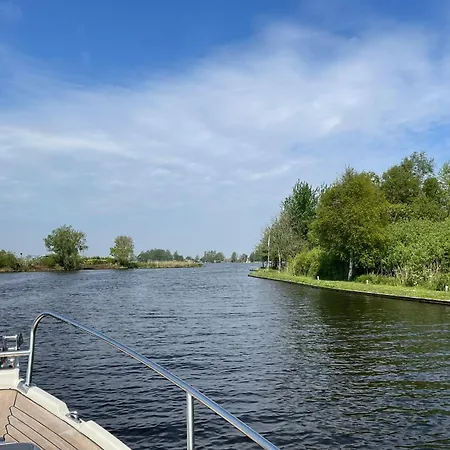 Prázdninový dům Bednboot Met Terras Aan Het Water *