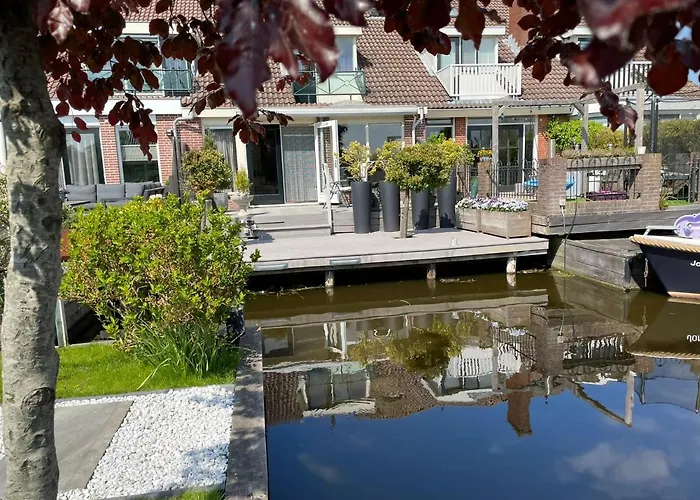 Bednboot Met Terras Aan Het Water Сasa de vacaciones