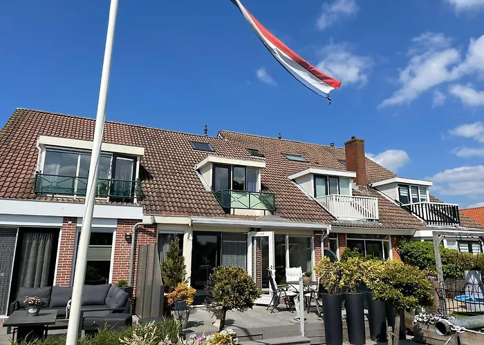 Bednboot Met Terras Aan Het Water Rijpwetering