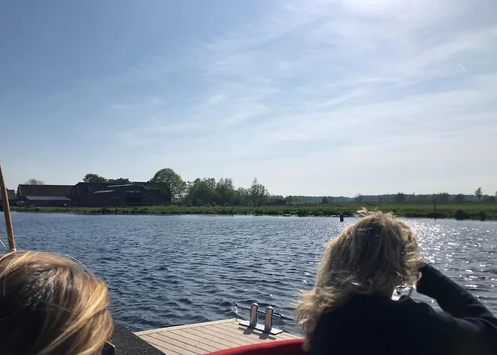 Bednboot Met Terras Aan Het Water *