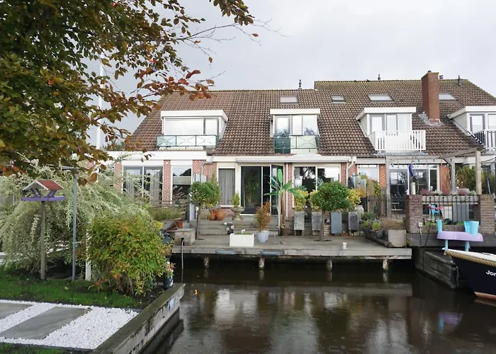 Bednboot Met Terras Aan Het Water Rijpwetering