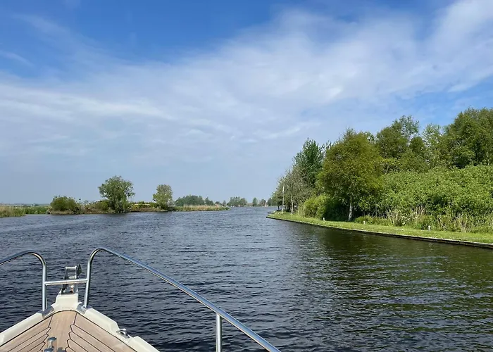 Prázdninový dům Bednboot Met Terras Aan Het Water *
