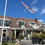 Bednboot Met Terras Aan Het Water Rijpwetering