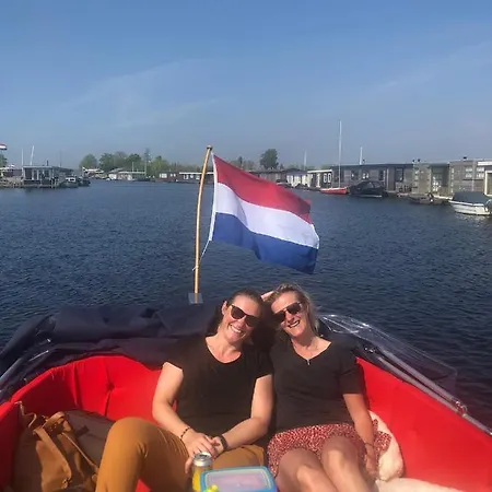 Bednboot Met Terras Aan Het Water *