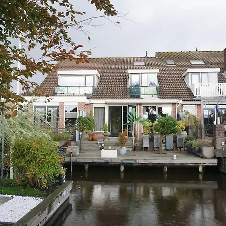 Bednboot Met Terras Aan Het Water Rijpwetering