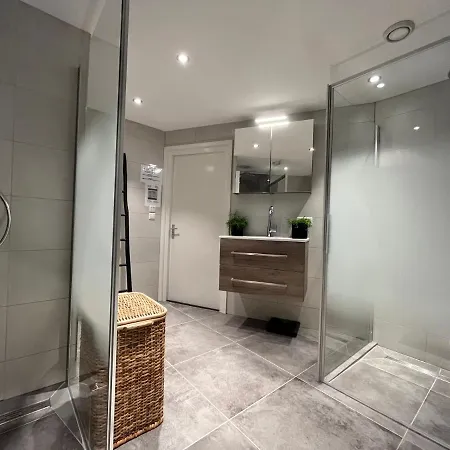 Dom wakacyjny Bednboot Met Terras Aan Het Water Rijpwetering