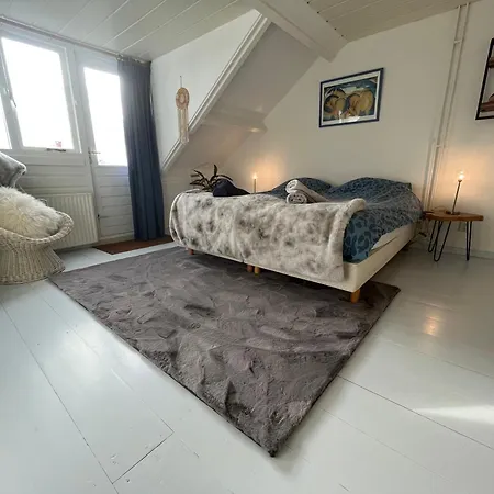 Bednboot Met Terras Aan Het Water Dom wakacyjny Rijpwetering